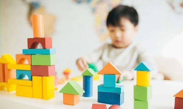 關注自閉癥｜和大家一樣正常長大 我的孩子為何突然不說話？